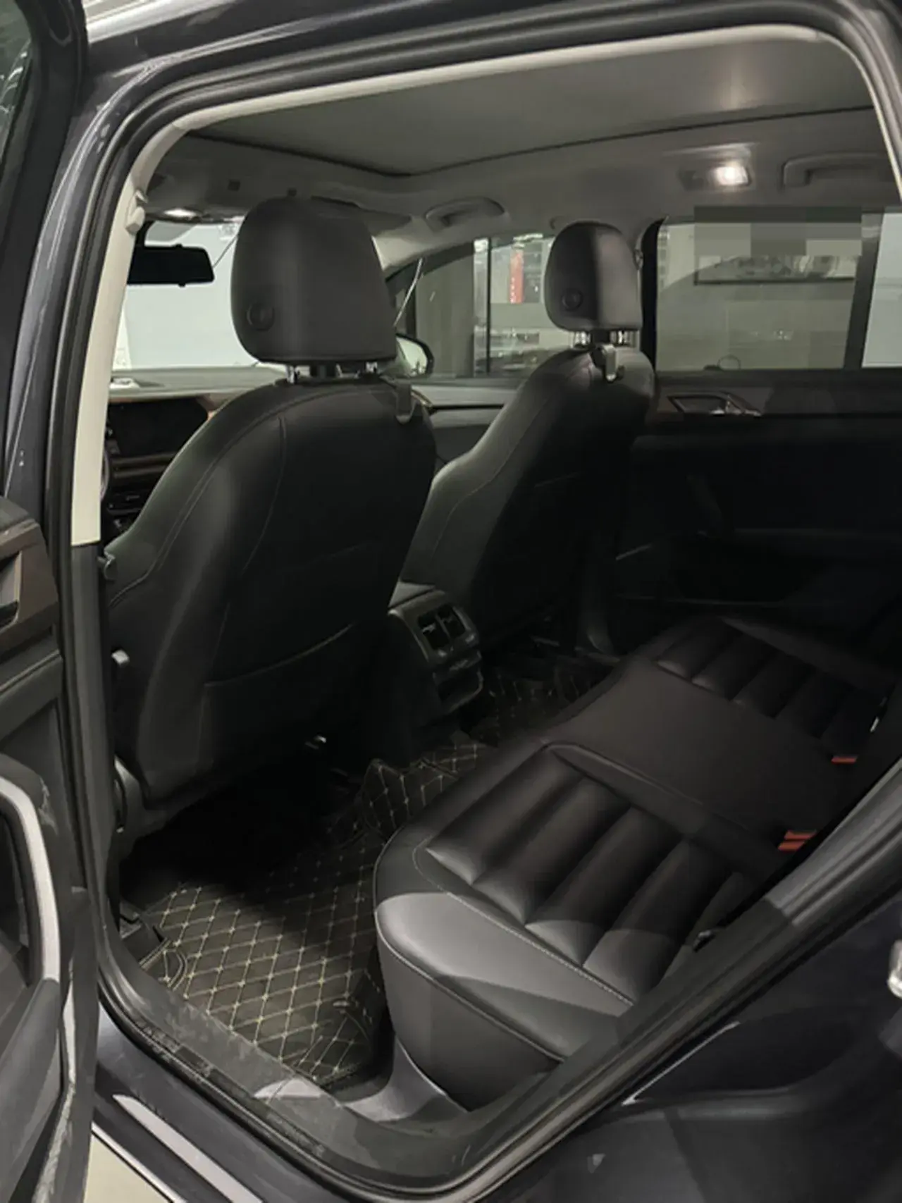 2019 VOLKSWAGEN THARU thumbnail 4