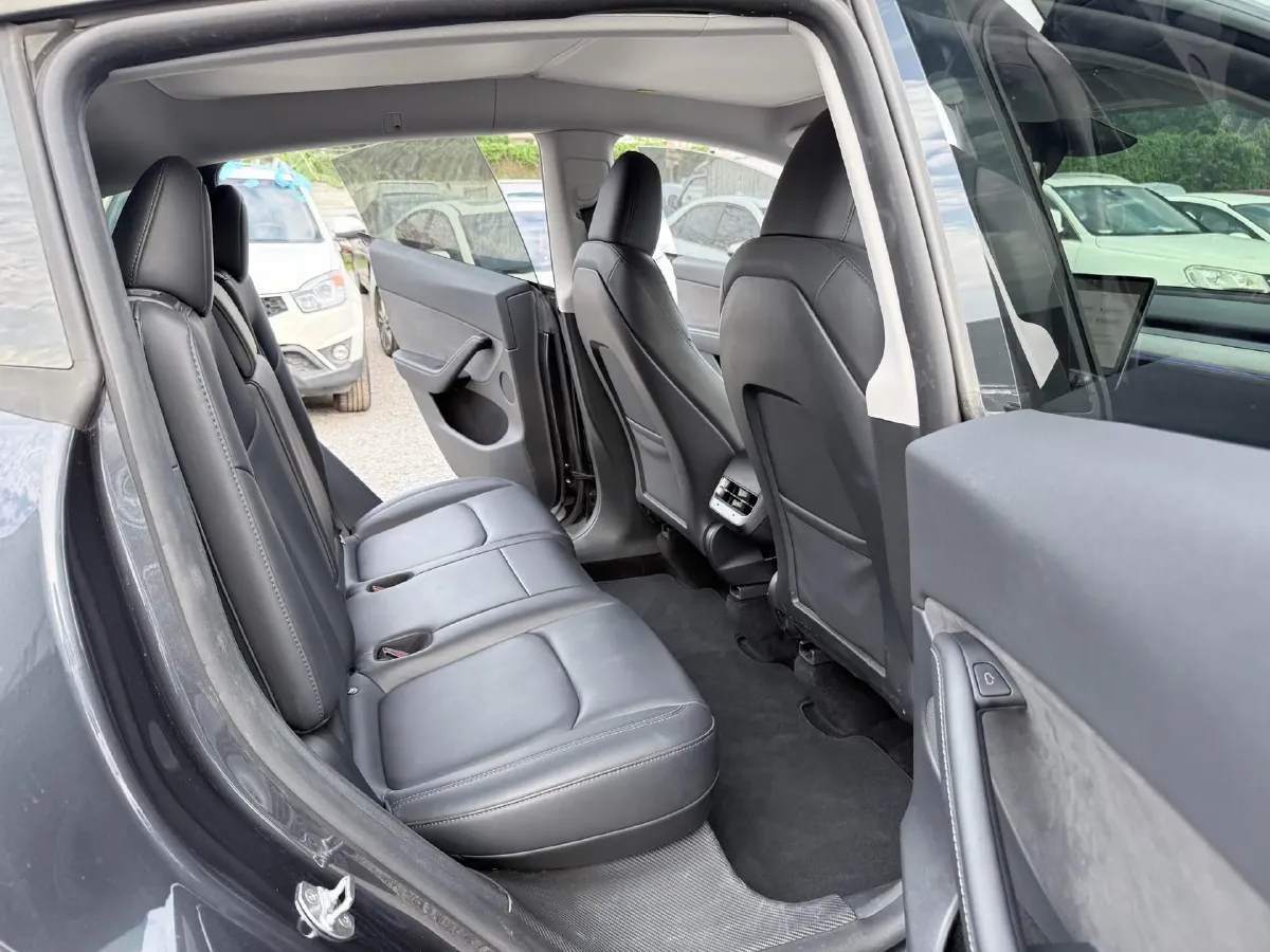 2024 Tesla Model Y BEV 60KWH,autocango,china used car exporter,china ev exporter,chinese used car exporter,chinese used ev exporter