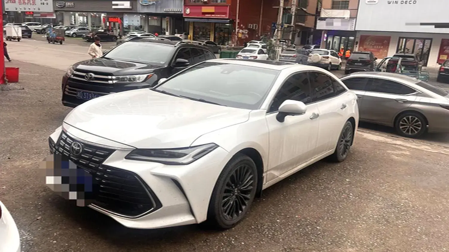 2022 TOYOTA AVALON view 1