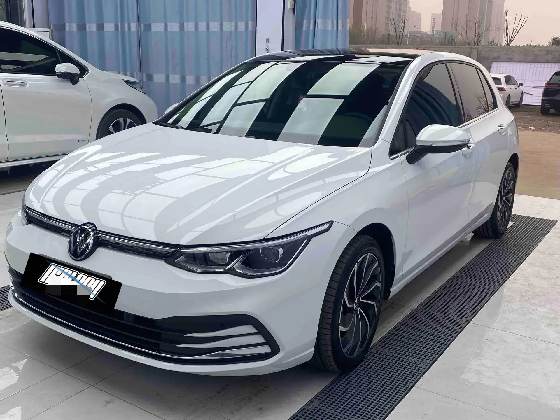 2021 VOLKSWAGEN GOLF view 1
