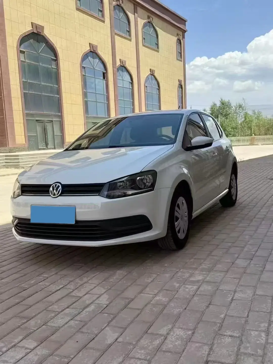 2018 VOLKSWAGEN POLO view 1