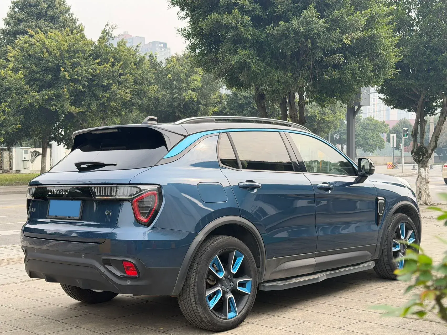 2018 LYNK&CO 01 thumbnail 3