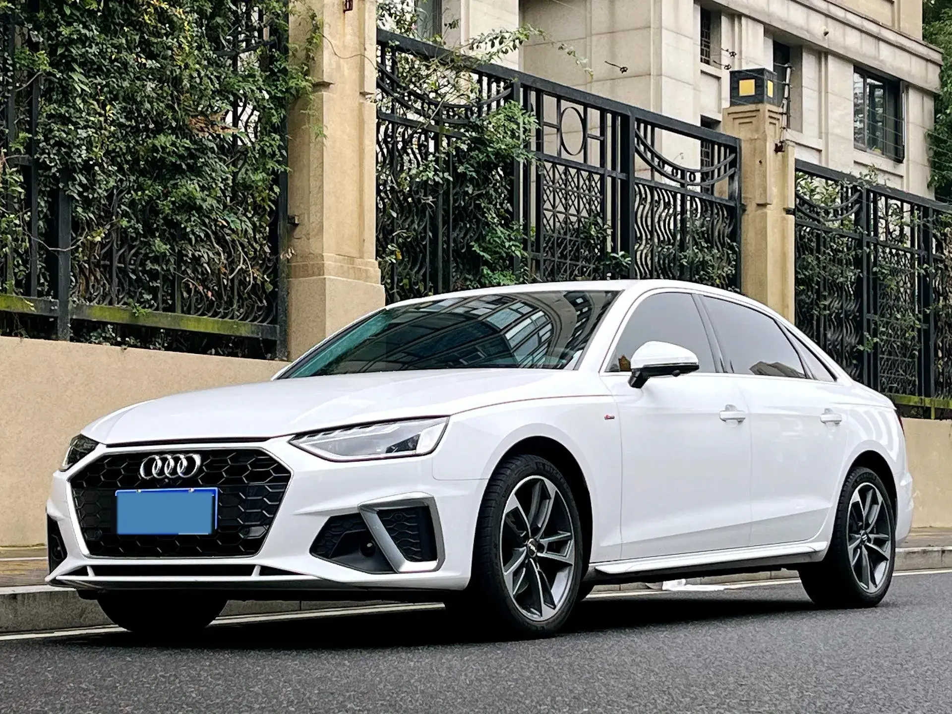 2020 AUDI A4L view 1