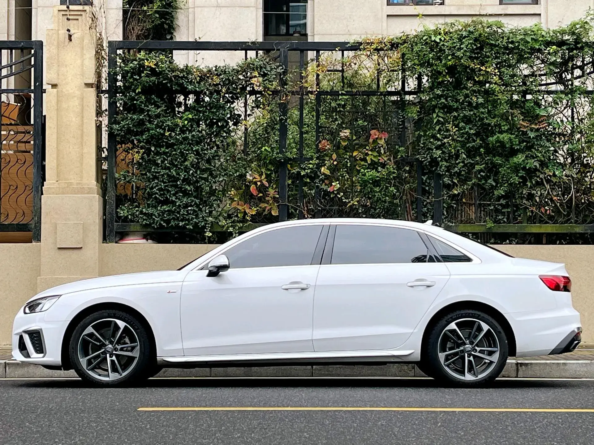 2020 AUDI A4L thumbnail 3