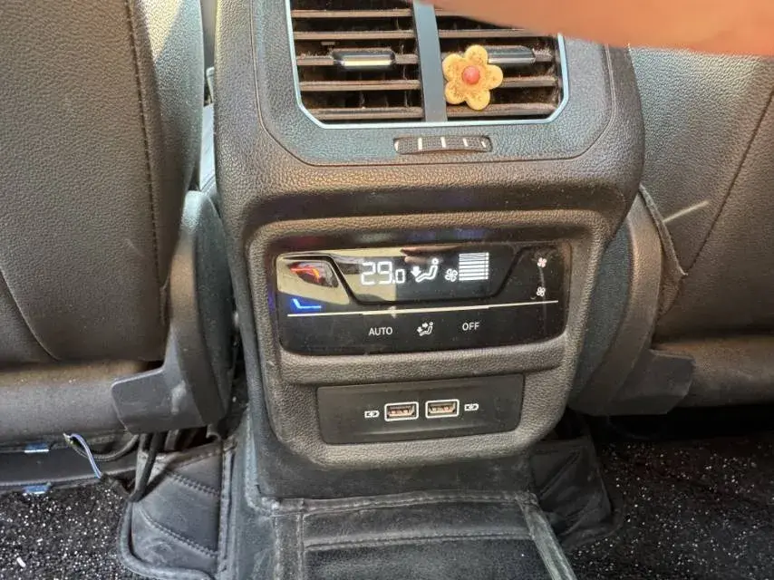 2021 VOLKSWAGEN TAYRON thumbnail 3