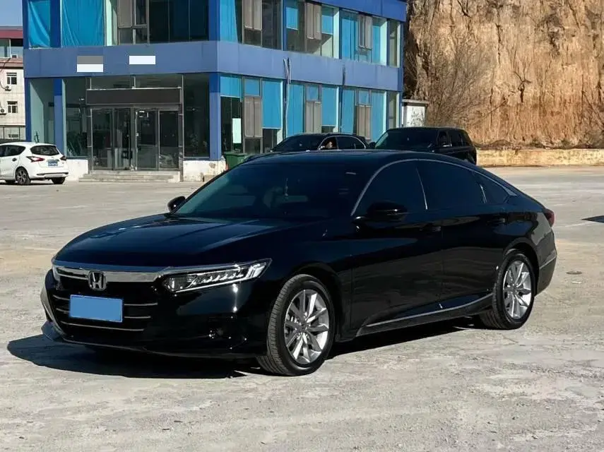 2022 HONDA ACCORD view 1