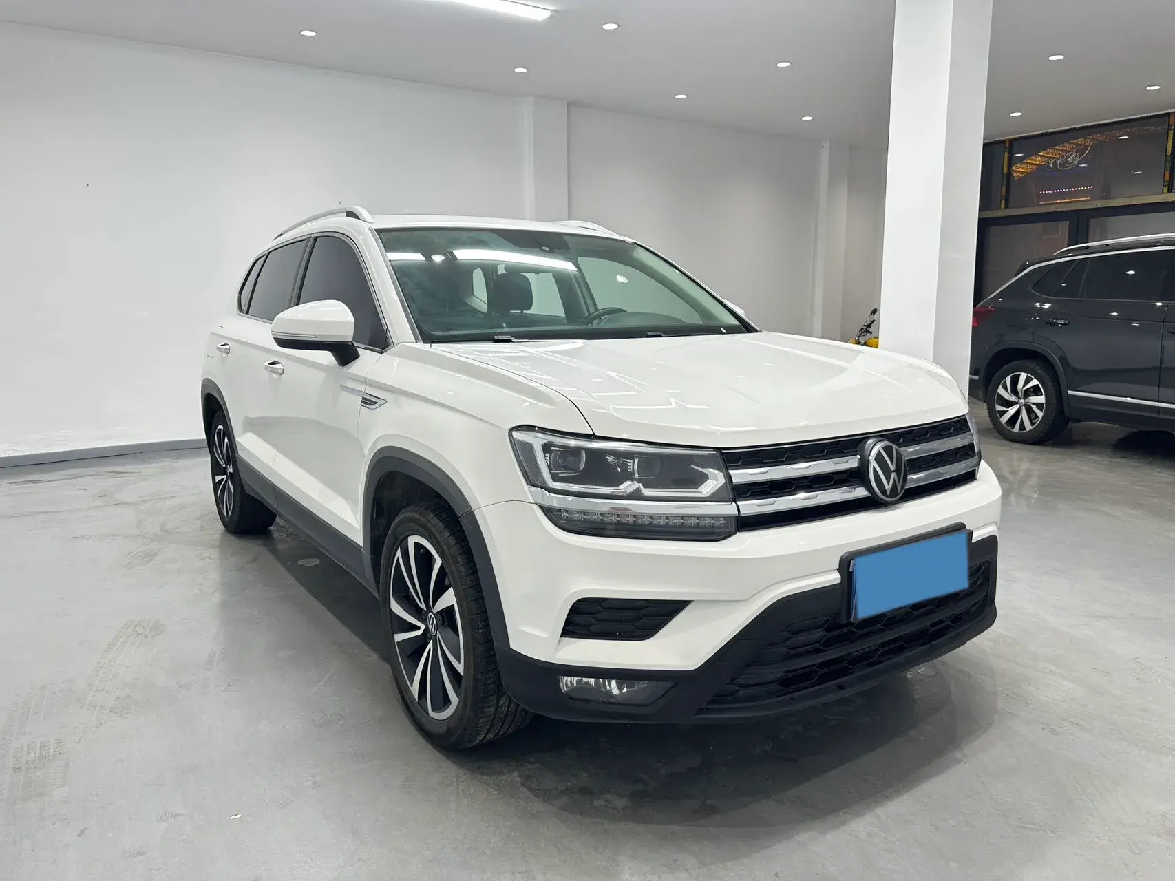 2022 VOLKSWAGEN THARU thumbnail 3