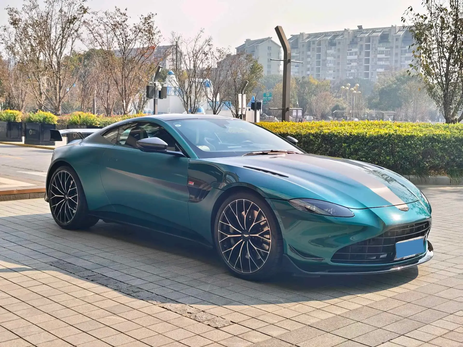 2023 ASTON MARTIN thumbnail 4