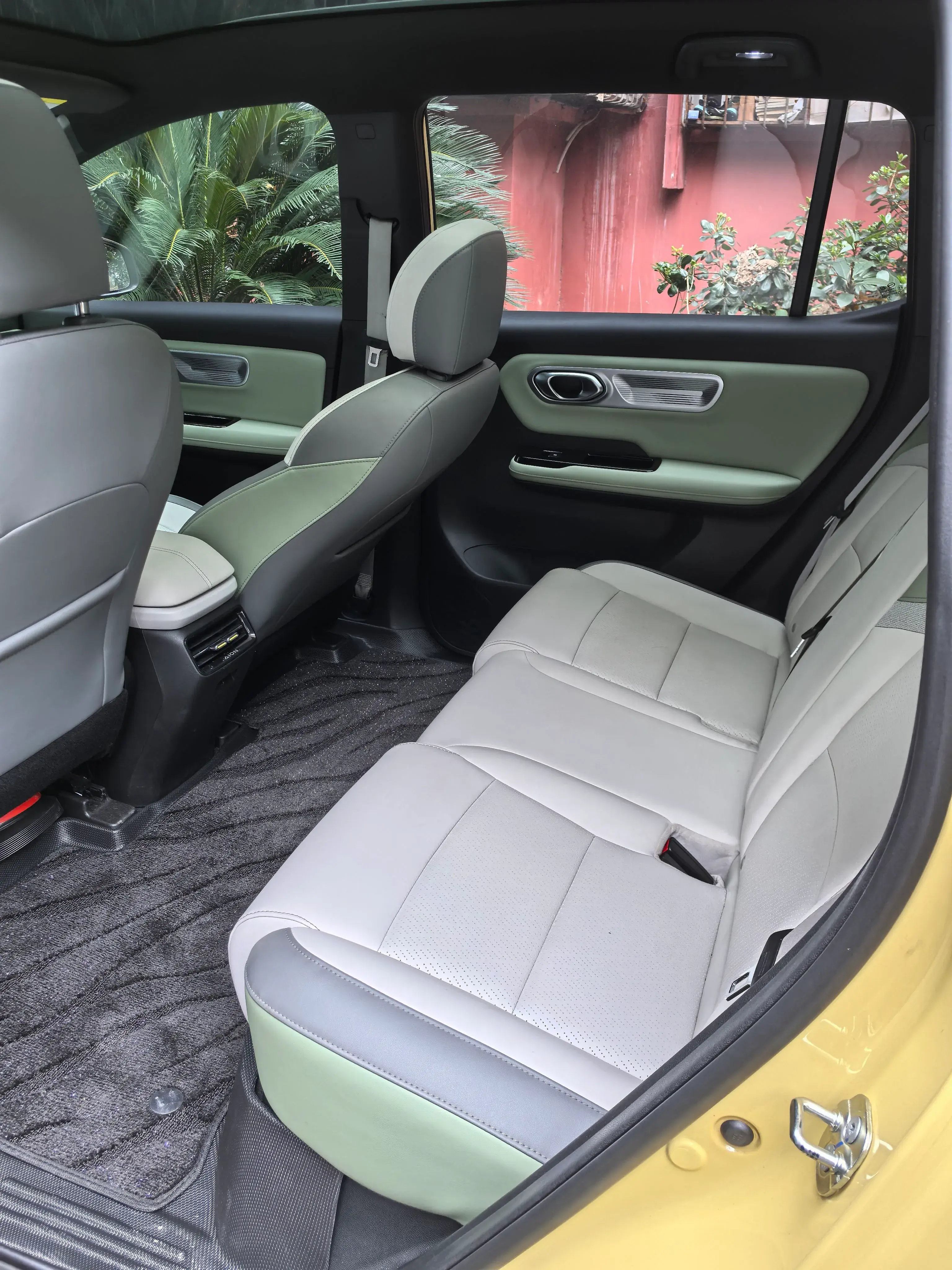 2023 AION Y thumbnail 3