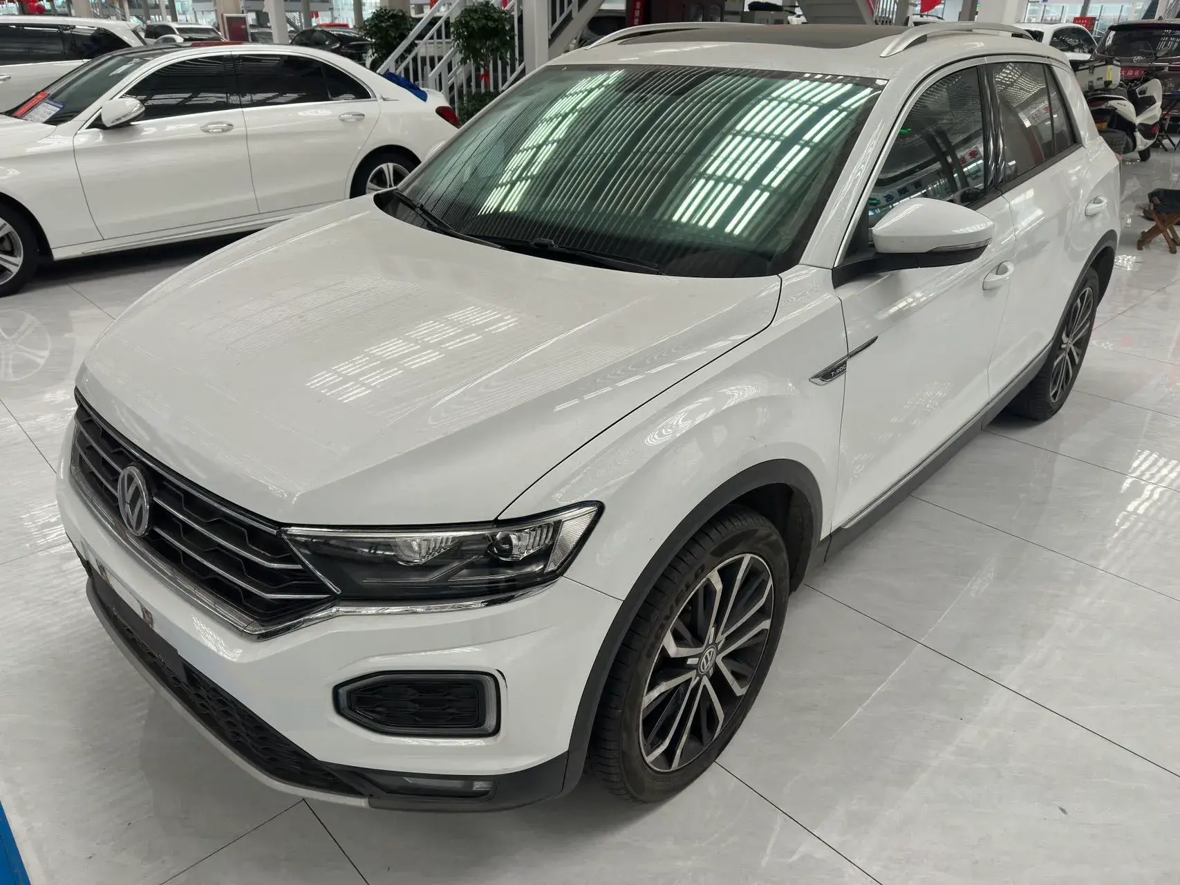 2019 VOLKSWAGEN T-ROC view 1