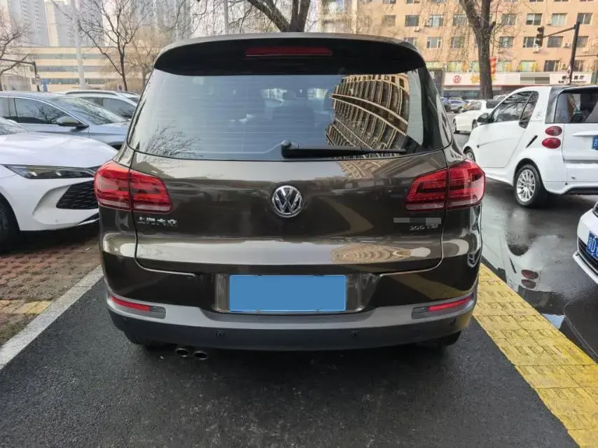 2017 VOLKSWAGEN TIGUAN thumbnail 4