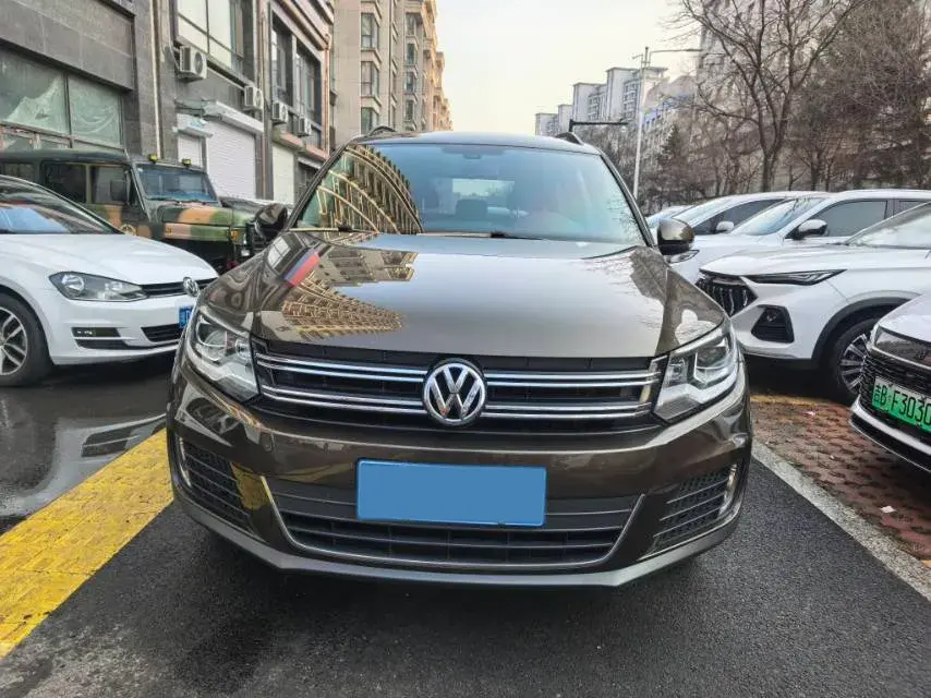 2017 VOLKSWAGEN TIGUAN thumbnail 2