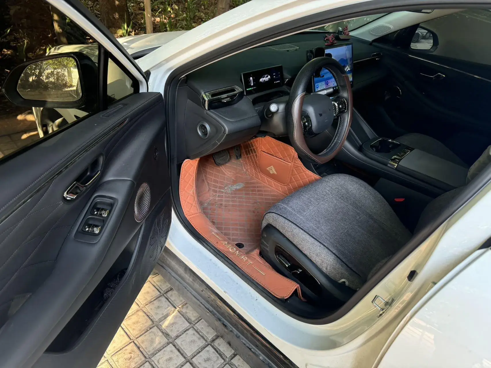 2025 AION AION thumbnail 4