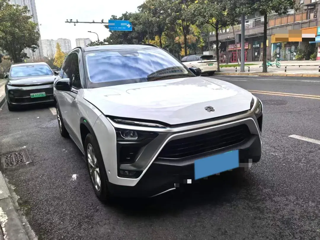 2018 NIO ES8 thumbnail 2