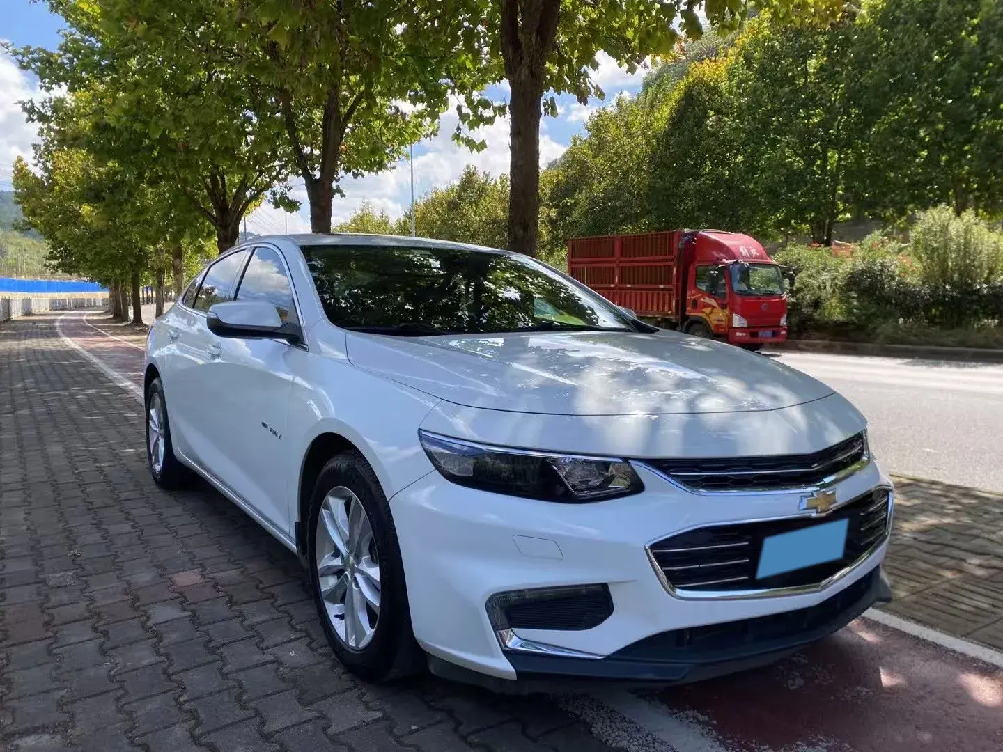 2018 CHEVROLET MALIBU thumbnail 3