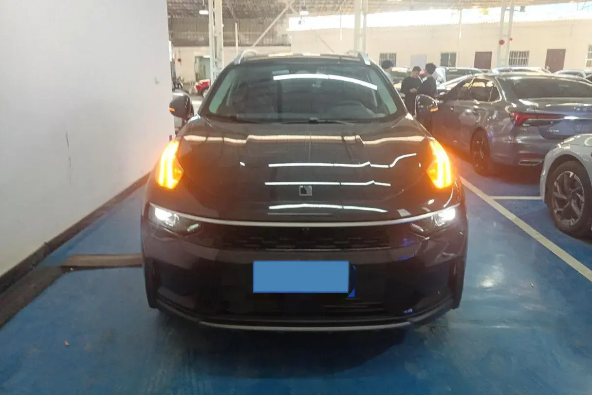 2023 LYNK&CO 01 thumbnail 3