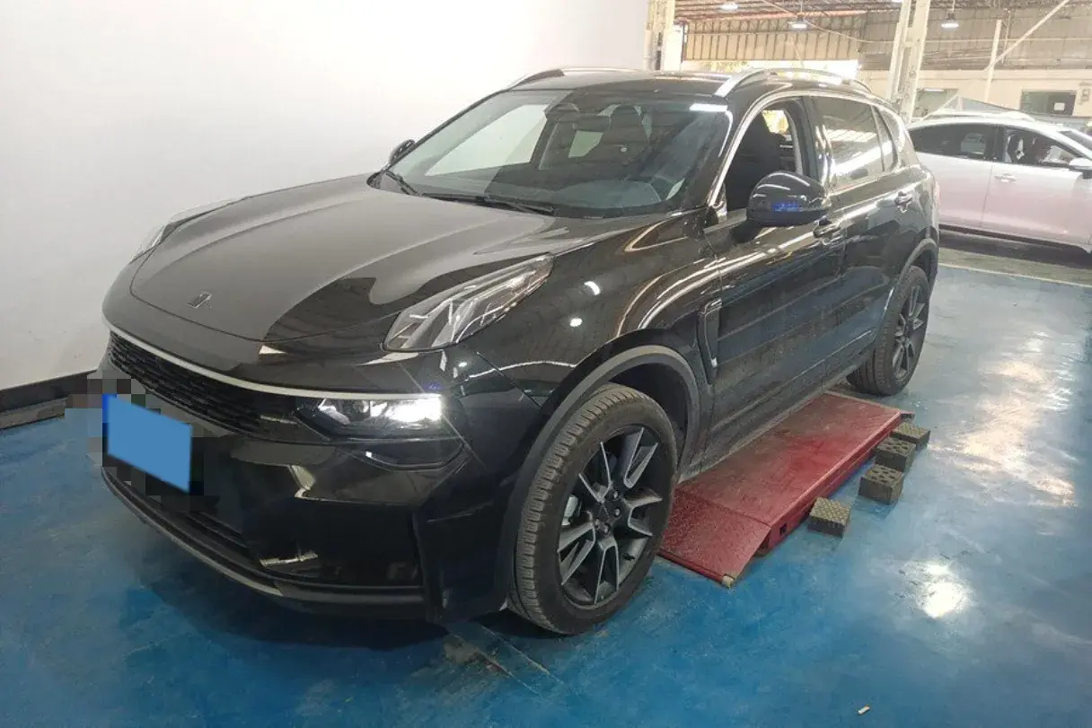 2023 LYNK&CO 01 view 1