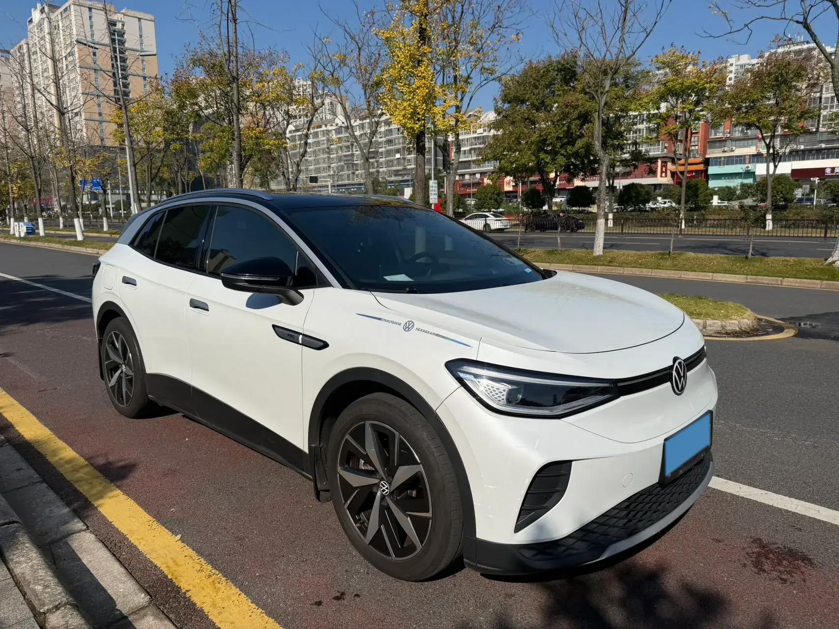 2021 VOLKSWAGEN ID.4 thumbnail 4