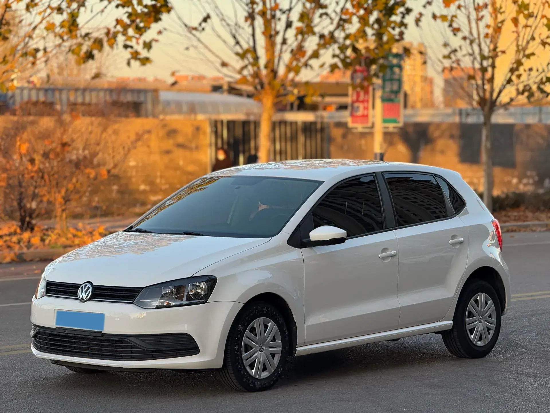 2018 VOLKSWAGEN POLO view 1