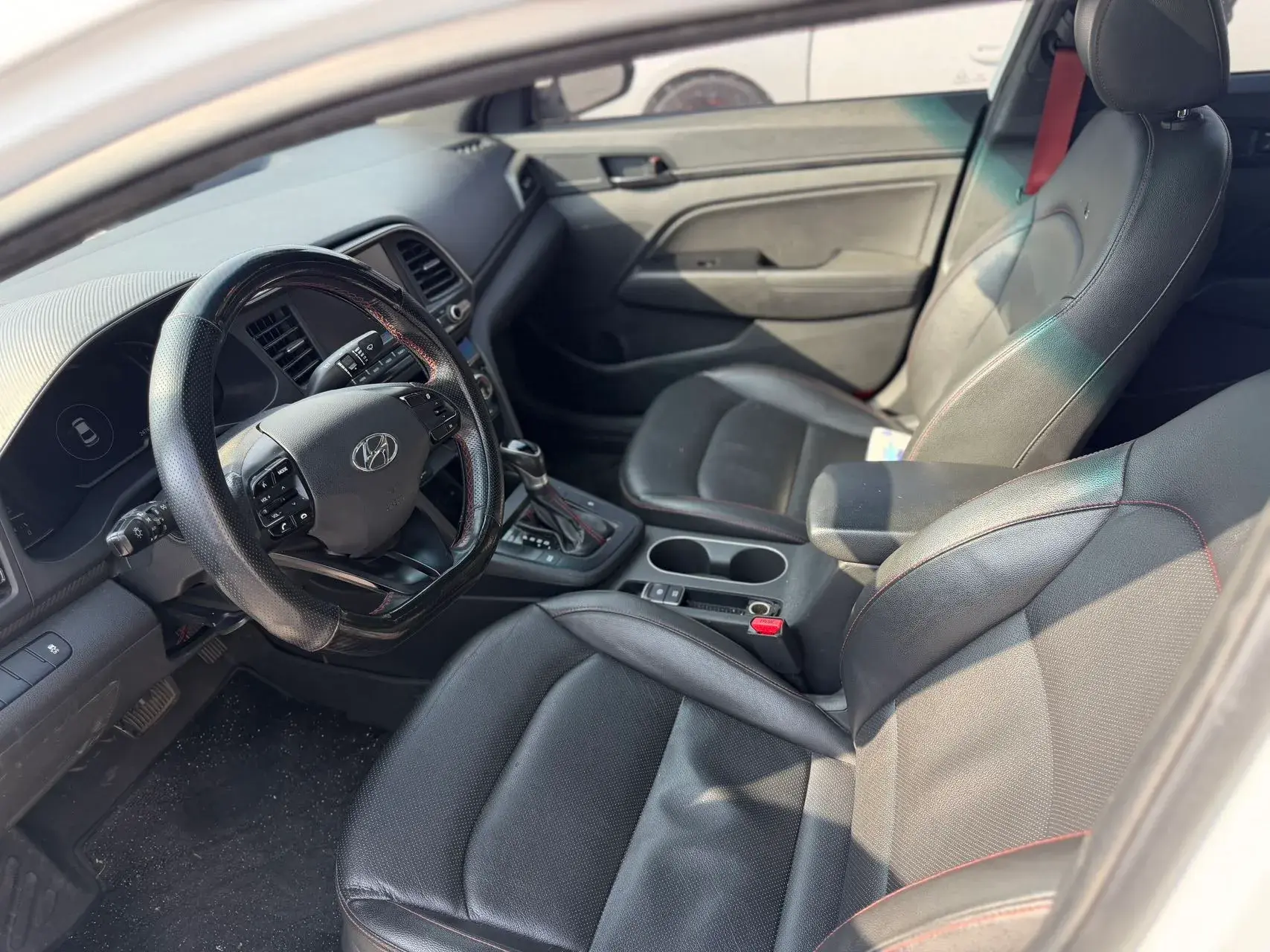 2019 HYUNDAI ELANTRA thumbnail 3