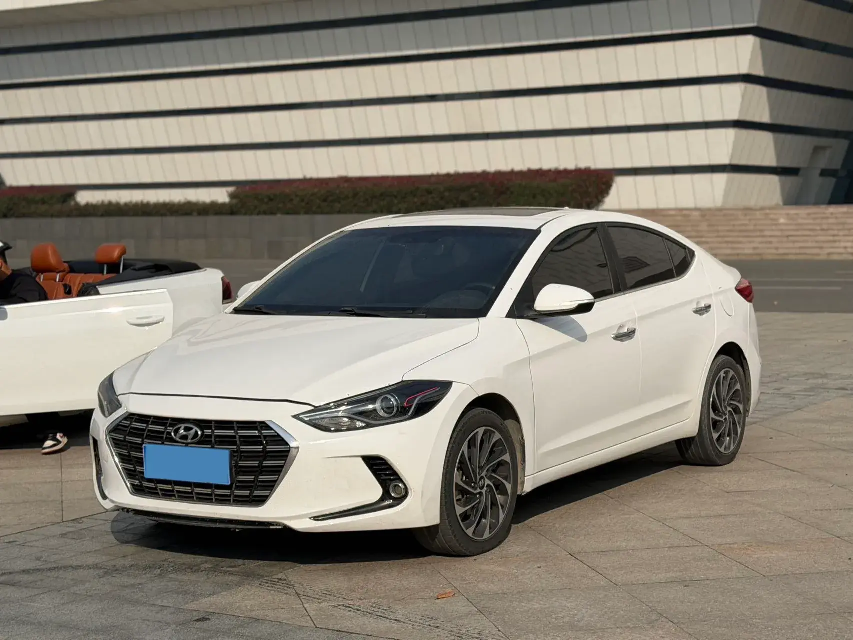 2019 HYUNDAI ELANTRA view 1