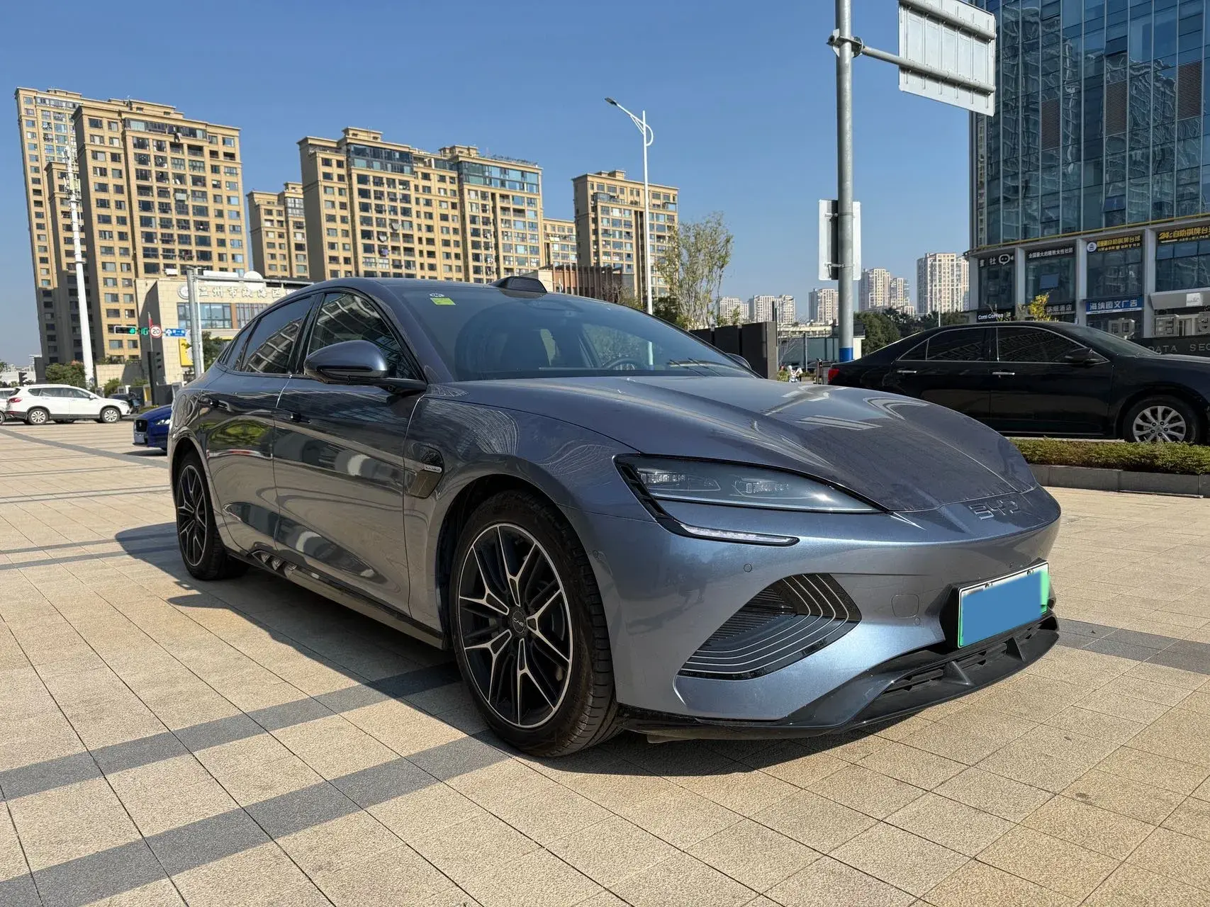 2025 BYD SEAL thumbnail 3