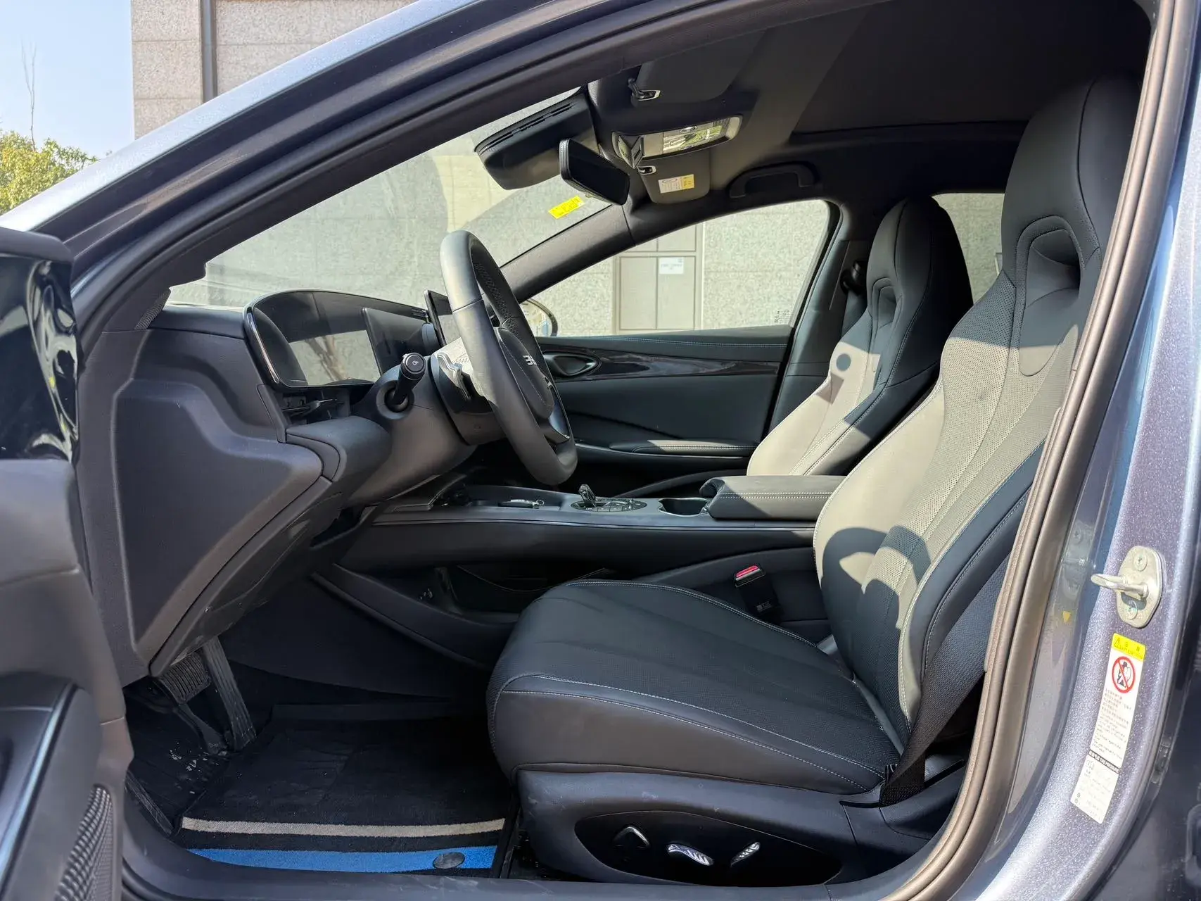 2025 BYD SEAL thumbnail 4