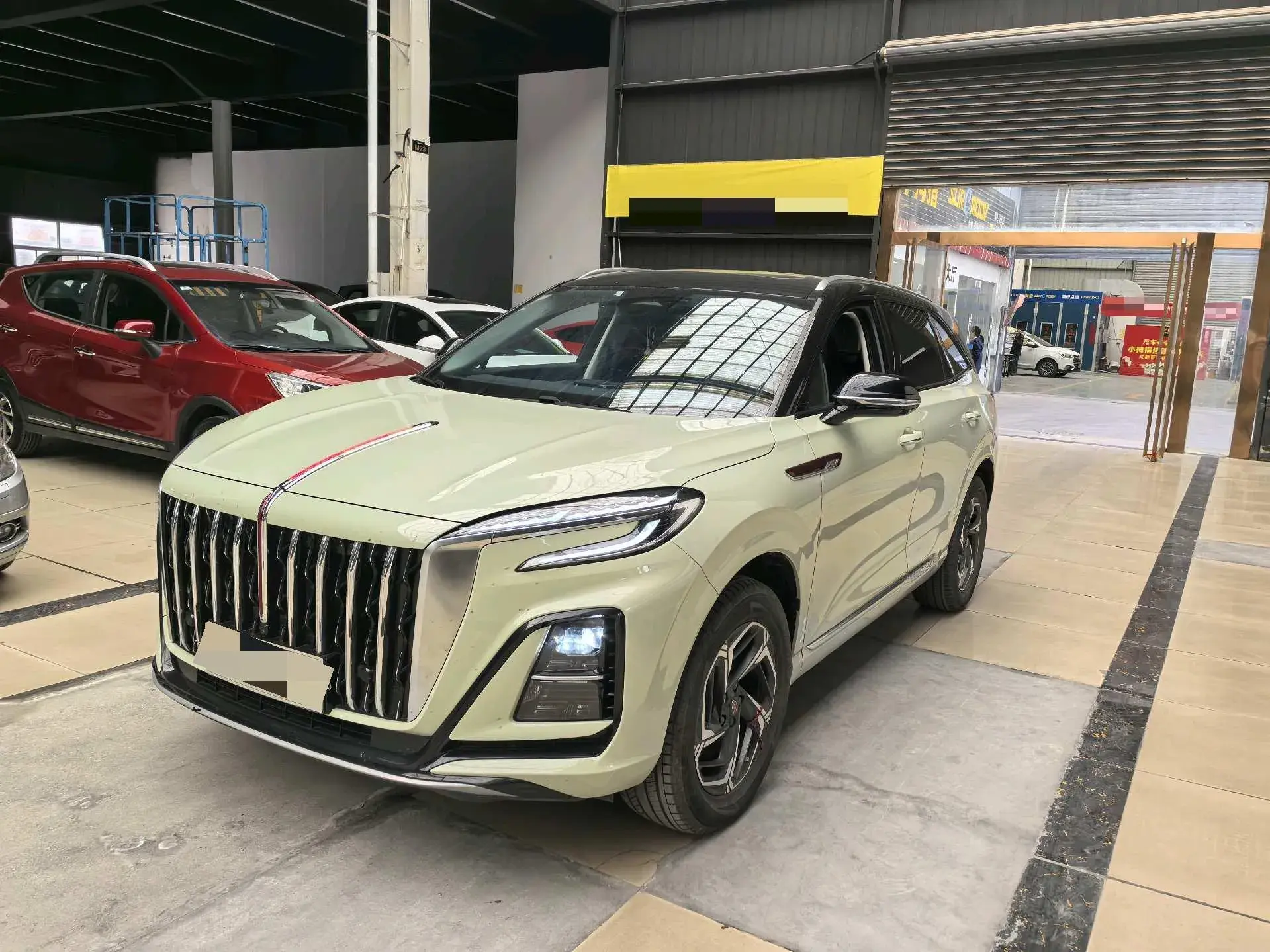 2023 HONGQI HS3 view 1