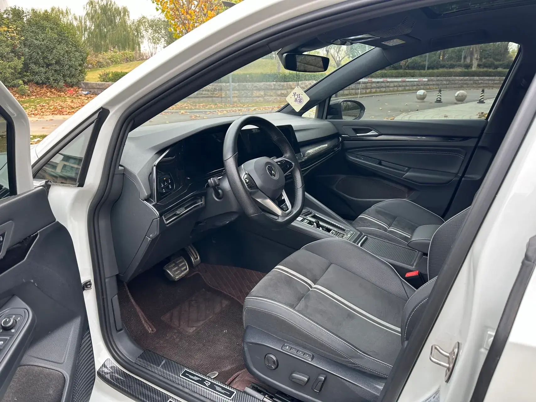 2021 VOLKSWAGEN GOLF thumbnail 4