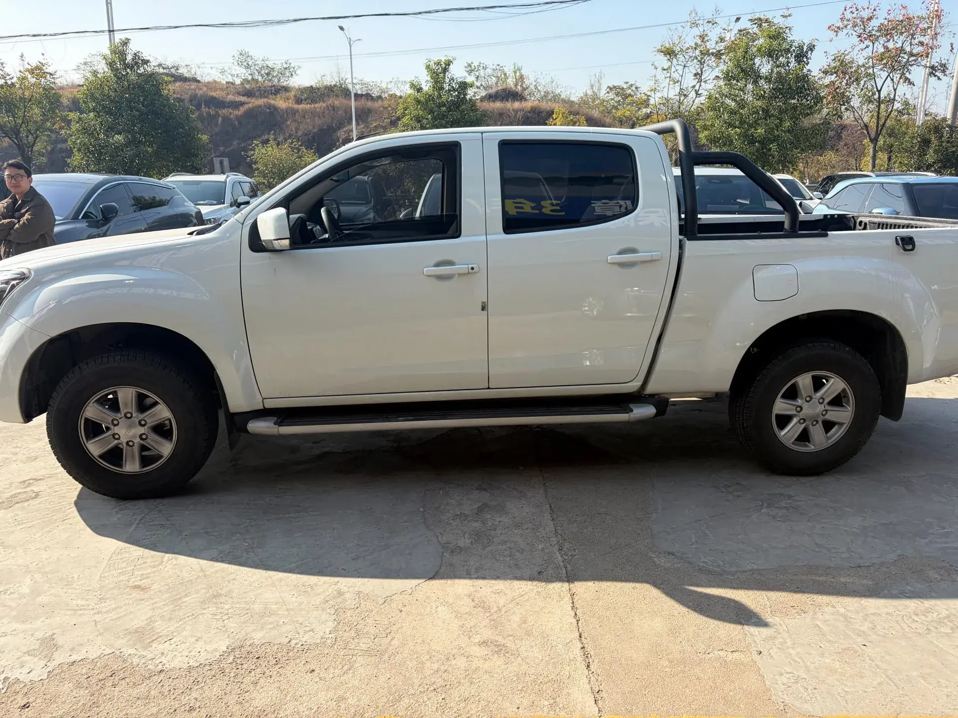 2022 ISUZU RE-MAX thumbnail 3