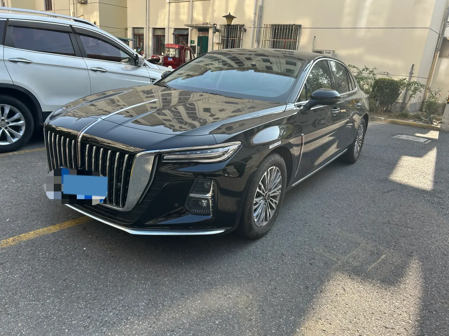2024 HONGQI H5 view 1