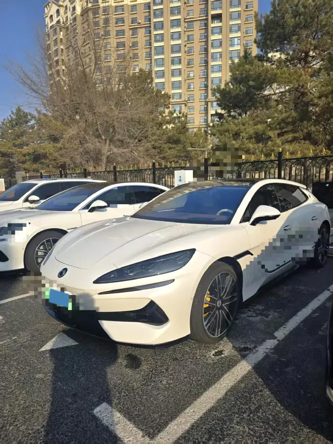 2024 Denza DenzaZ9GT 2.0T 207HP L4 E-CVT PHEV 38.5KWH