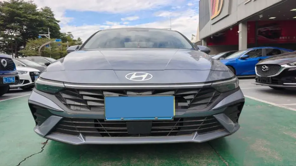 2023 HYUNDAI ELANTRA thumbnail 2