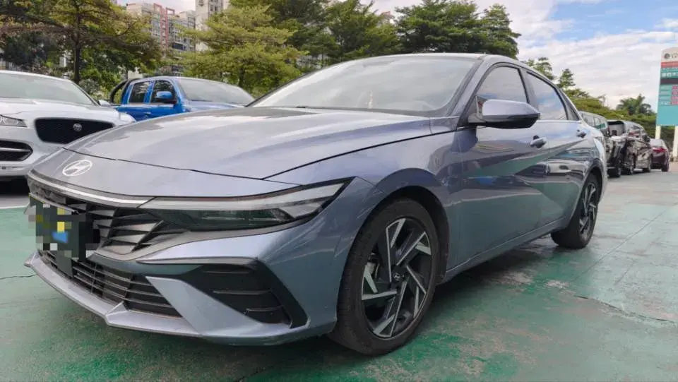 2023 HYUNDAI ELANTRA view 1