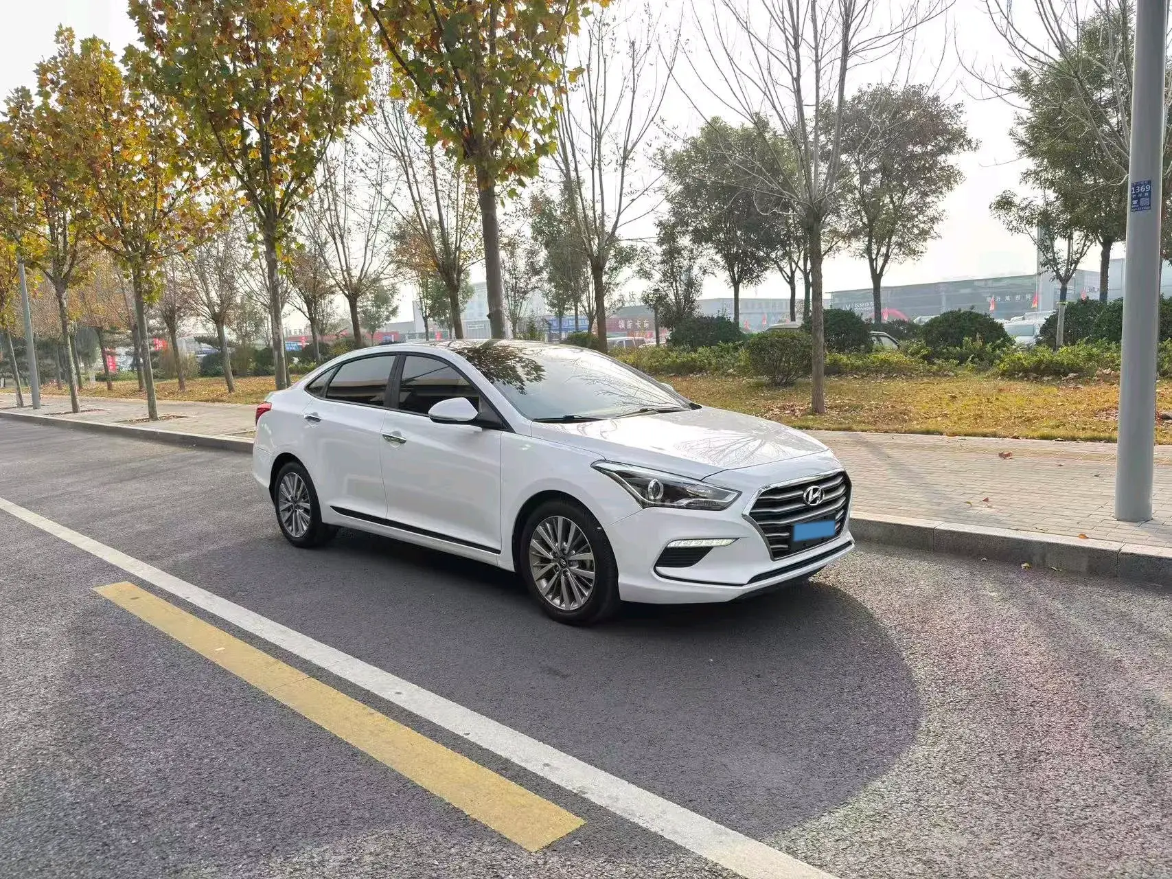 2019 HYUNDAI MISTRA thumbnail 3