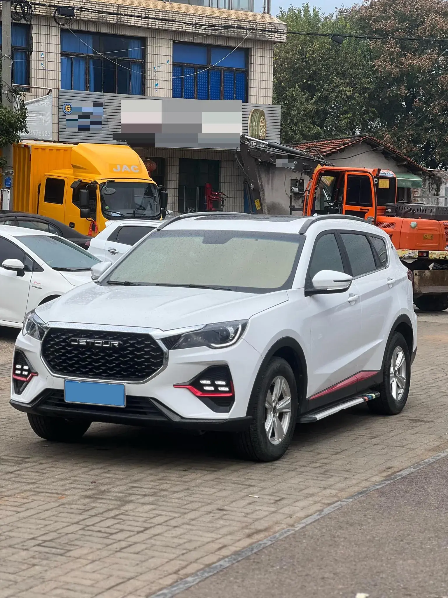 2023 JETOUR X70 view 1