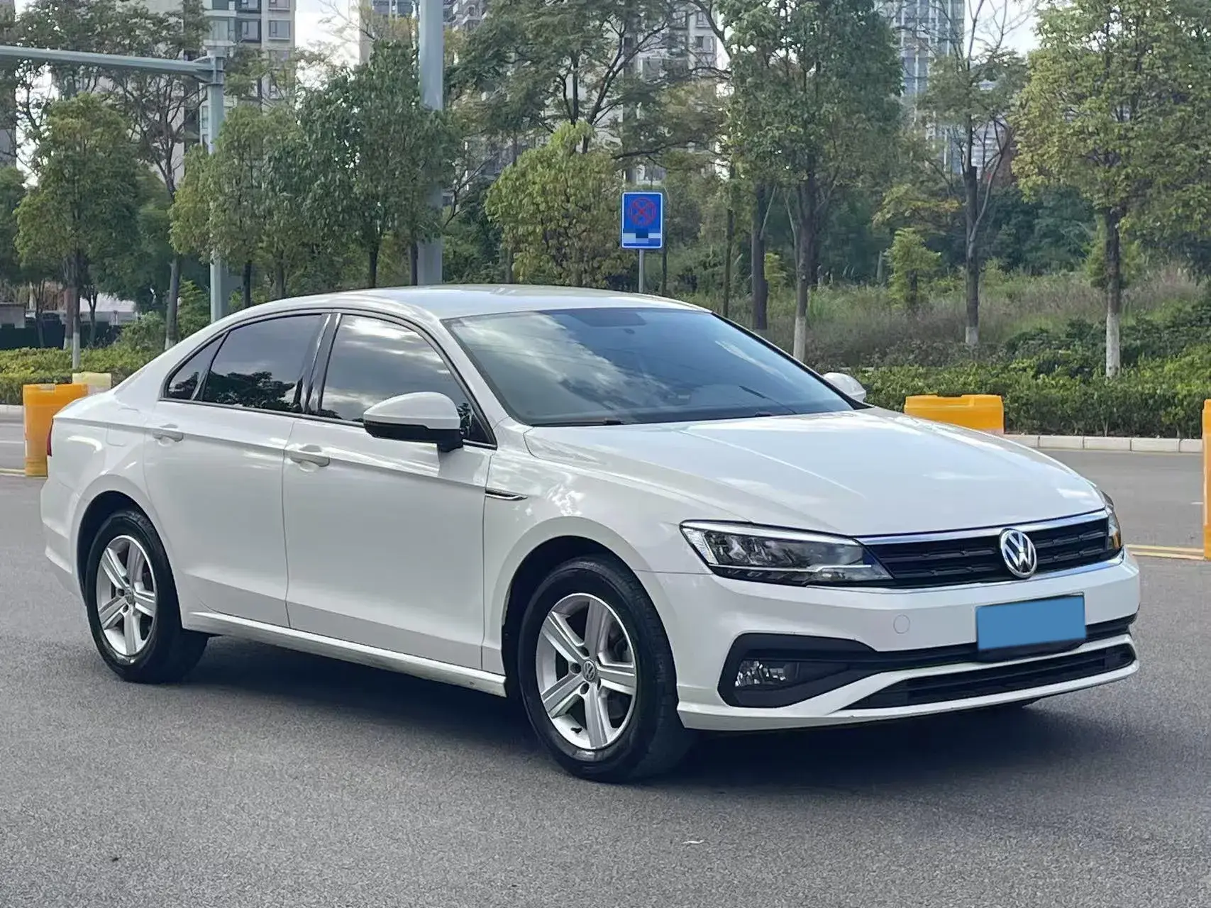 2019 VOLKSWAGEN LAMANDO thumbnail 2