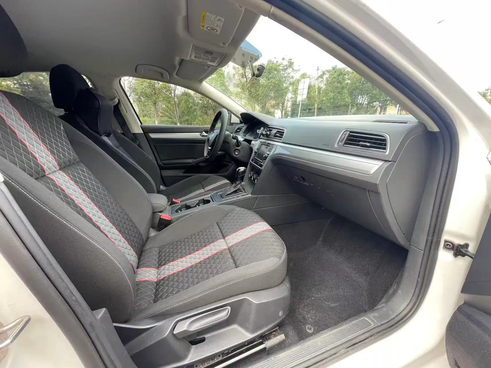 2019 VOLKSWAGEN LAMANDO thumbnail 4