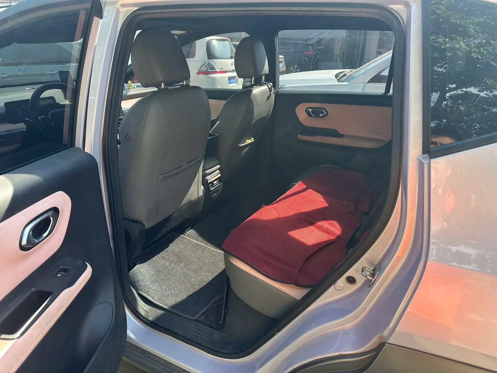 2022 AION Y thumbnail 3