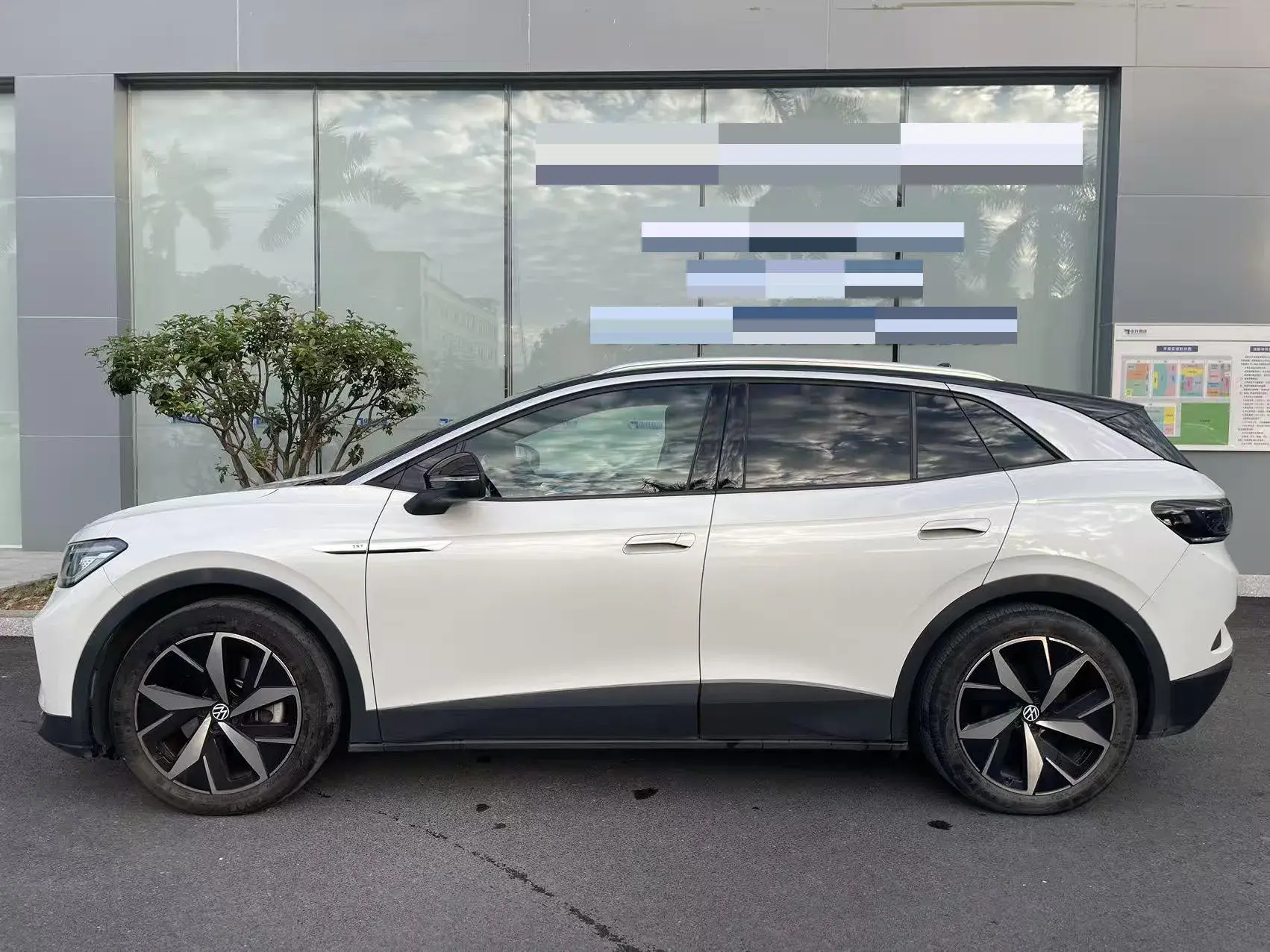 2021 VOLKSWAGEN ID.4 thumbnail 3