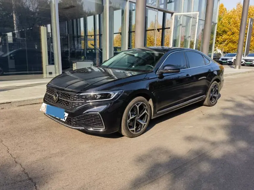 2025 VOLKSWAGEN PASSAT view 1