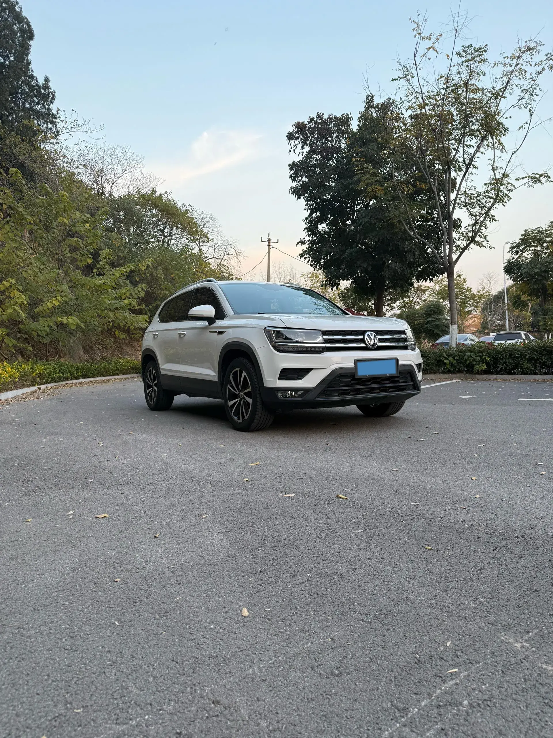 2019 VOLKSWAGEN THARU thumbnail 3