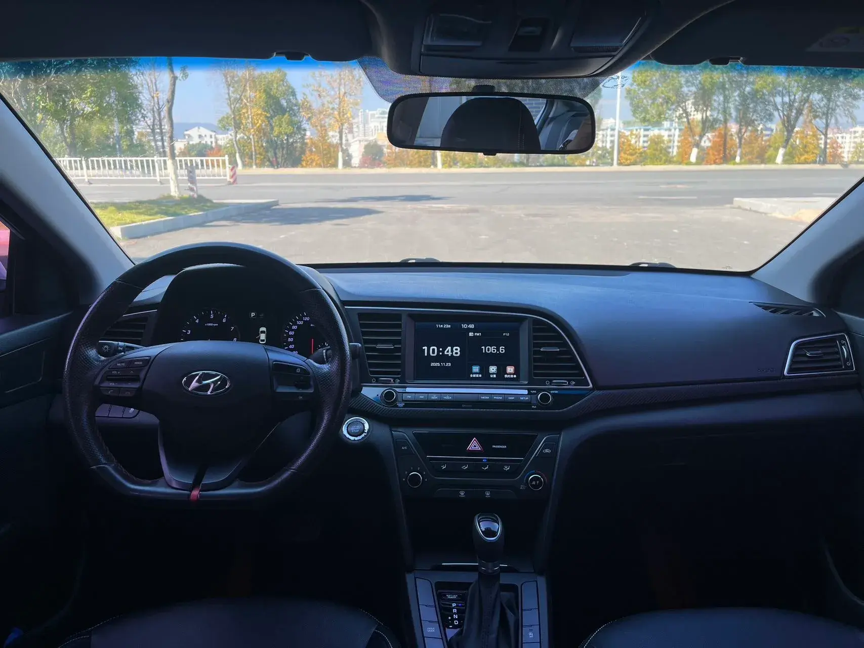 2018 HYUNDAI ELANTRA thumbnail 4