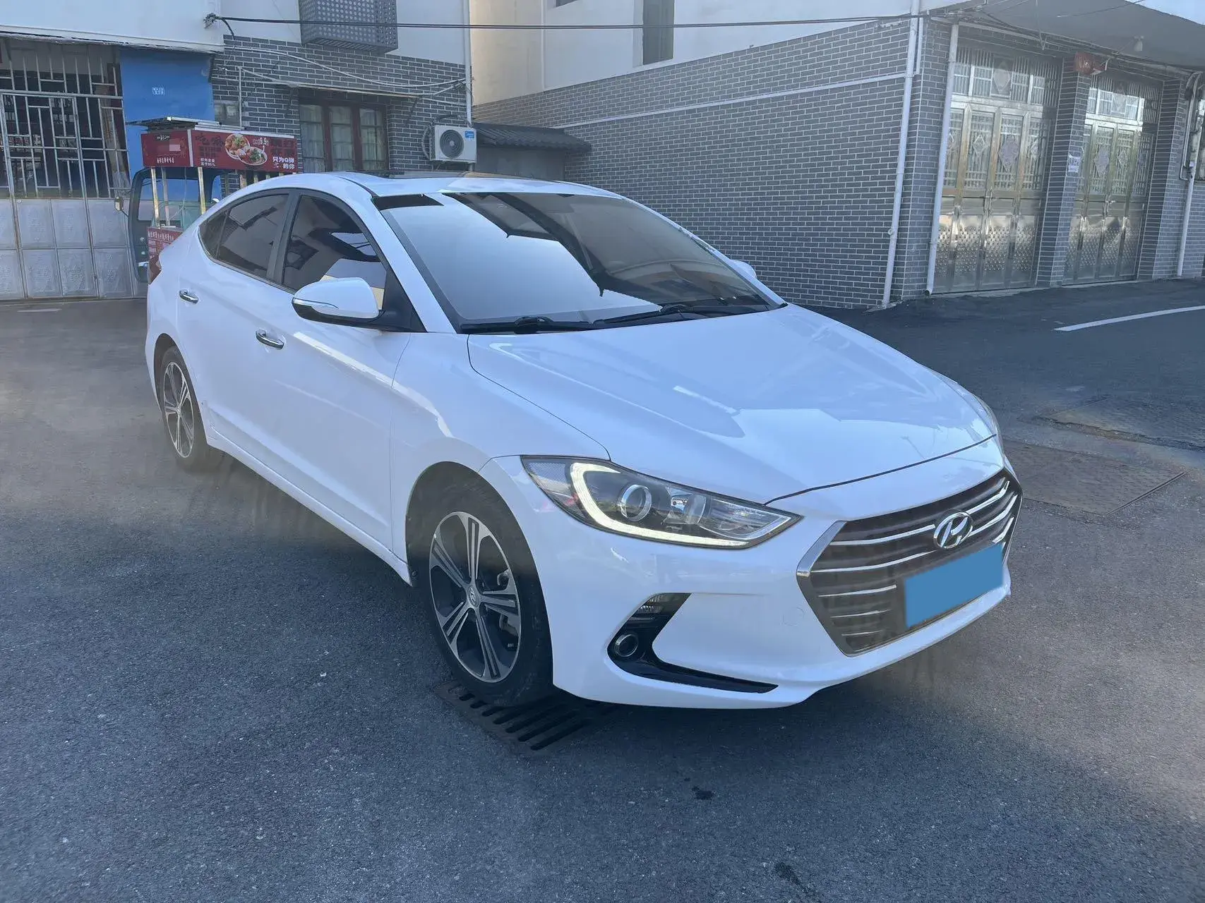 2018 HYUNDAI ELANTRA thumbnail 3