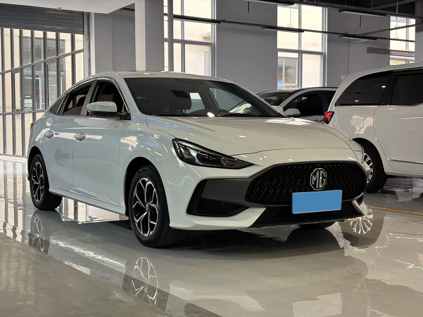 2023 MG 5 thumbnail 3