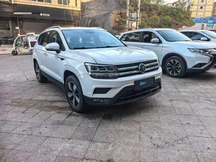 2021 VOLKSWAGEN THARU thumbnail 2