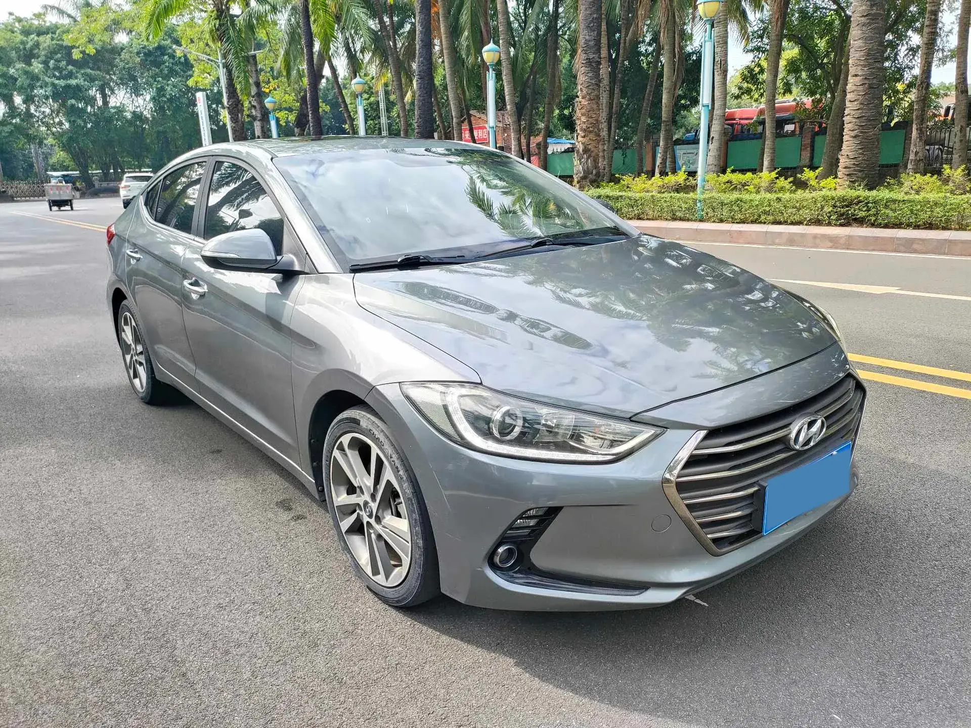 2016 HYUNDAI ELANTRA thumbnail 3