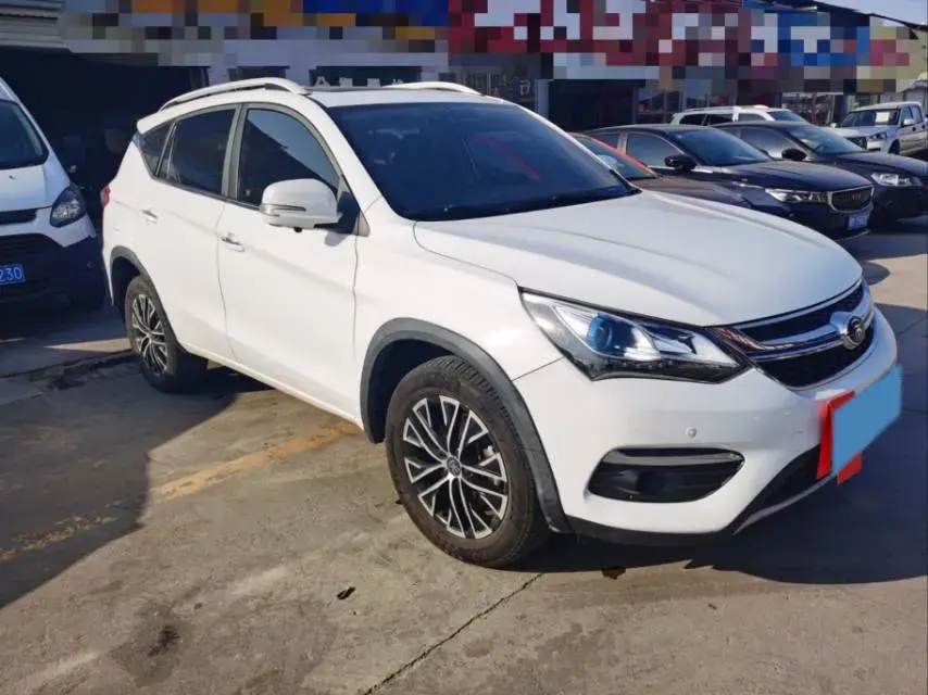 2017 BYD SONG thumbnail 3