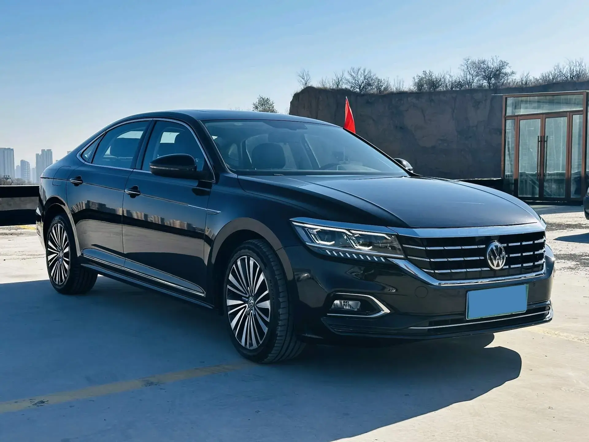 2019 VOLKSWAGEN PASSAT thumbnail 3