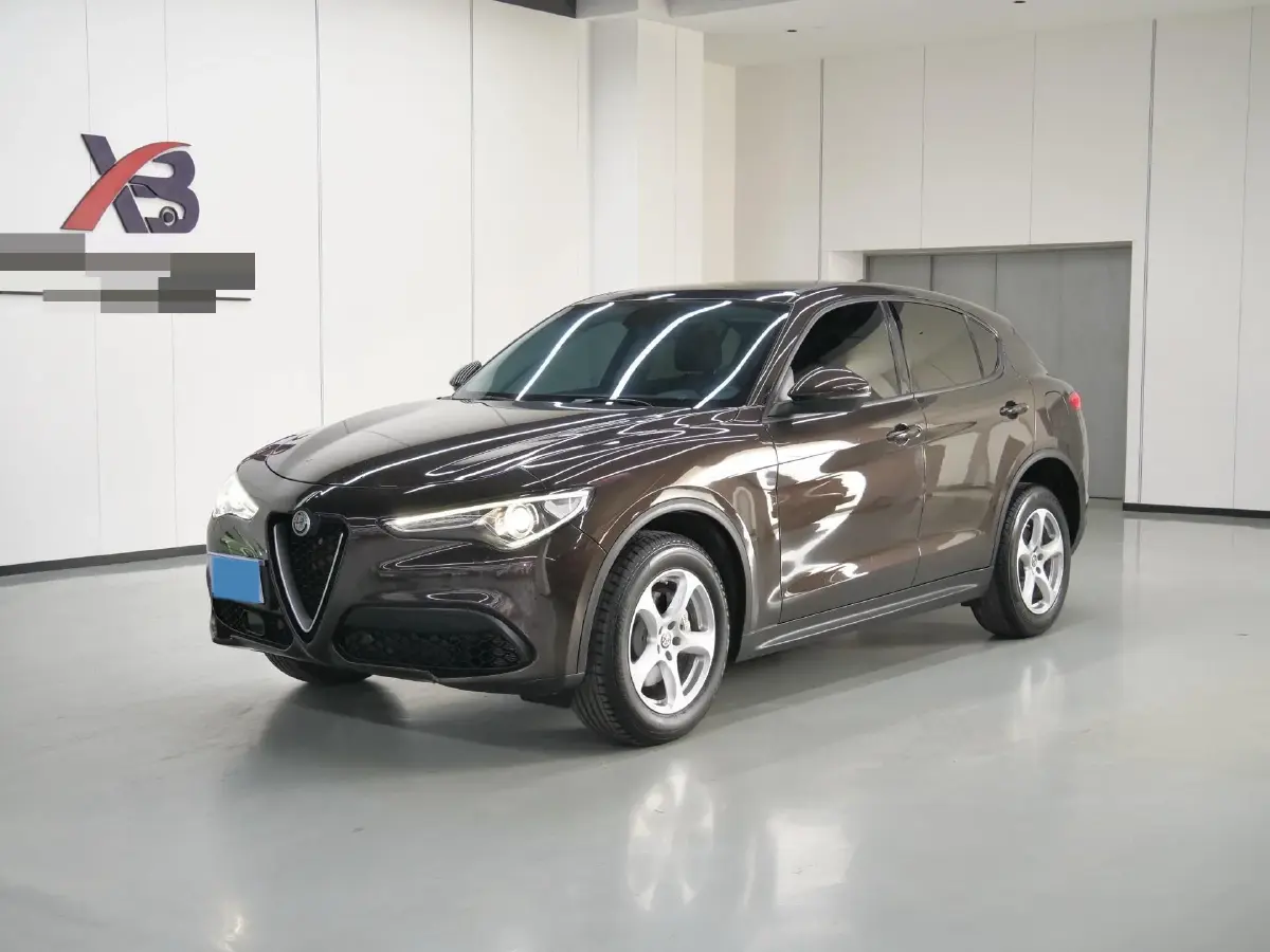 2017 Alfa Romeo Stelvio 2.0T 200HP L4 8AT
